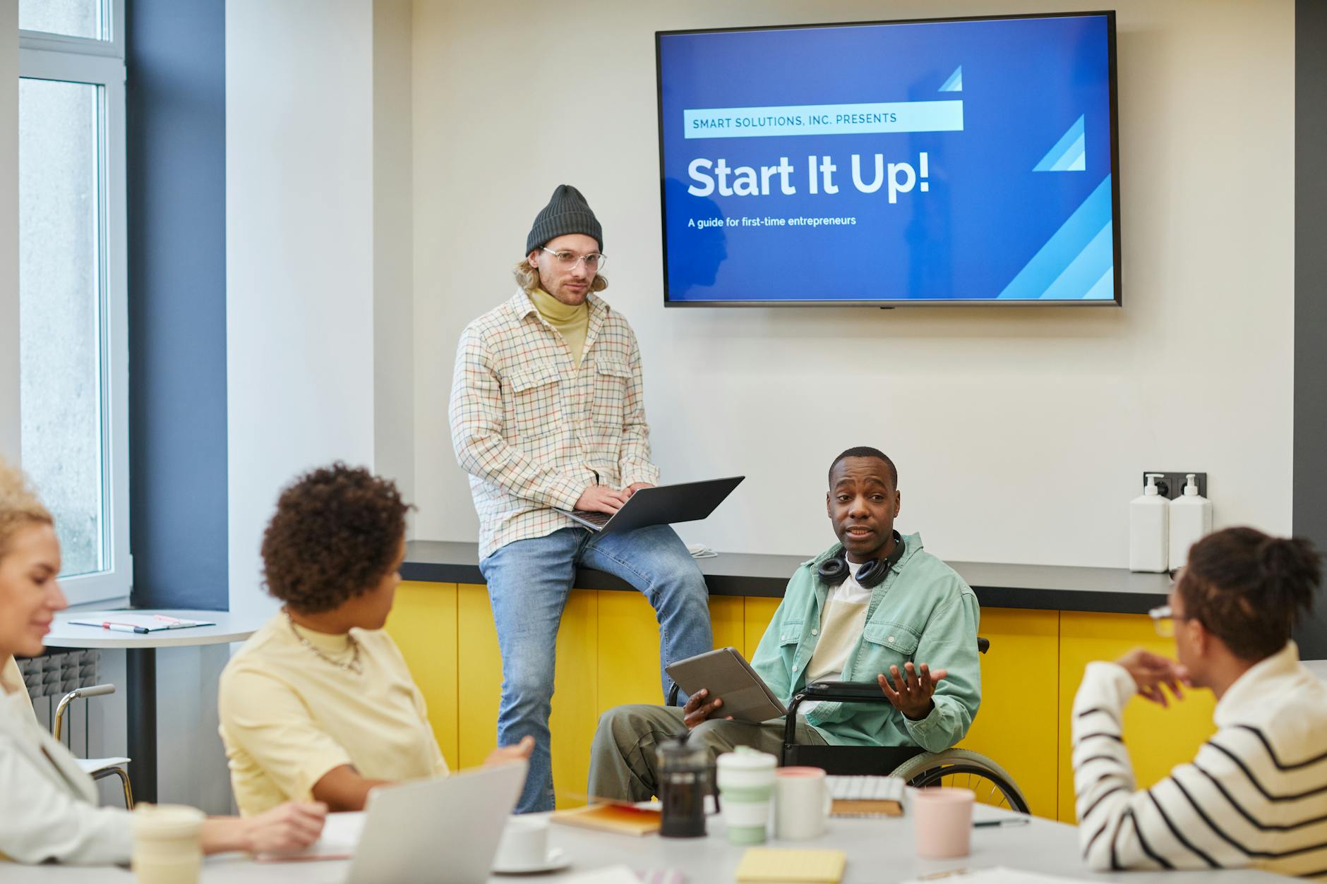 A 30-Minute Weekly Merchant Sync Agenda That Actually Finishes